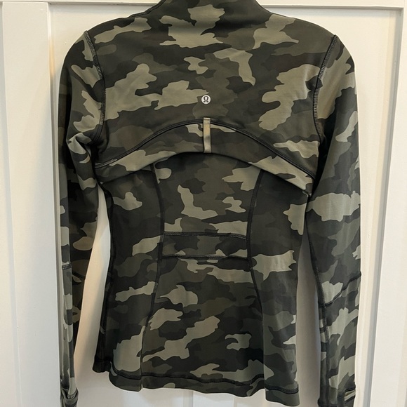 Lulu lemon running top. Never been worn! - Picture 3 of 4